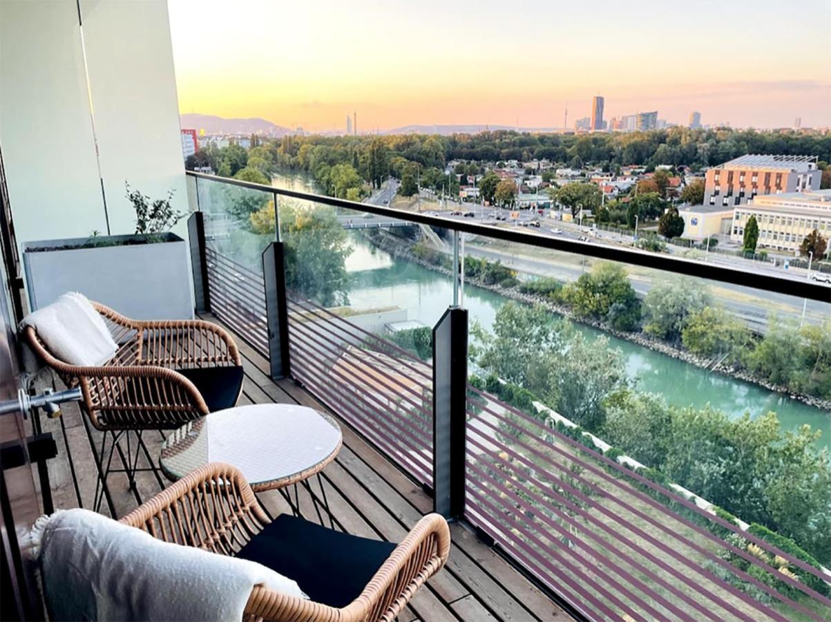 Sunrise Above Sky With Rooftop Pool ウィーン エクステリア 写真