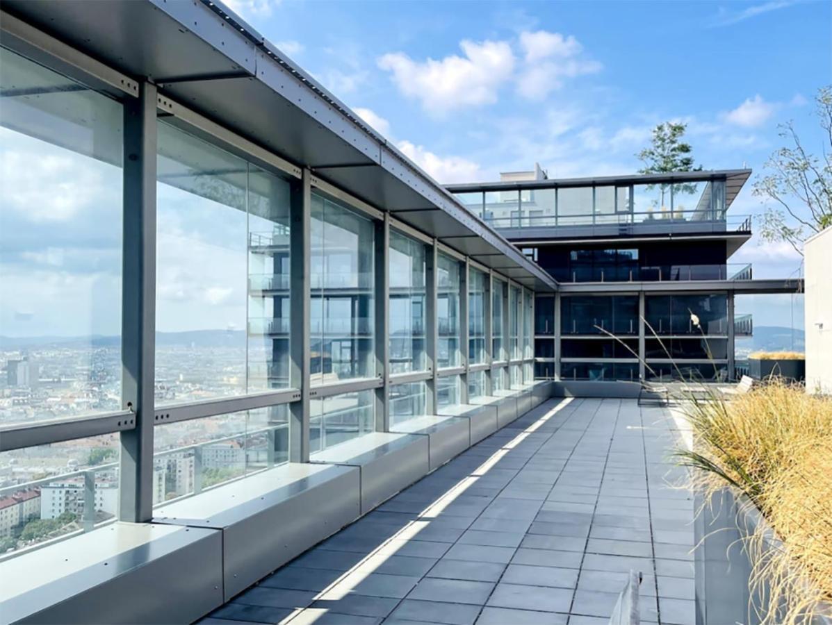 Sunrise Above Sky With Rooftop Pool ウィーン エクステリア 写真