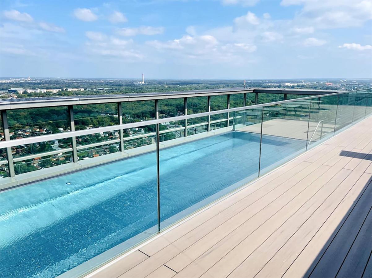 Sunrise Above Sky With Rooftop Pool ウィーン エクステリア 写真